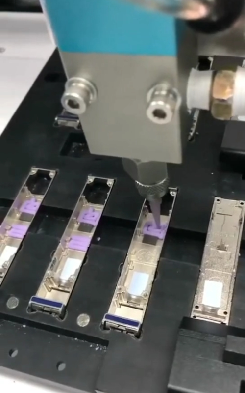 5G通讯模块点导热硅脂